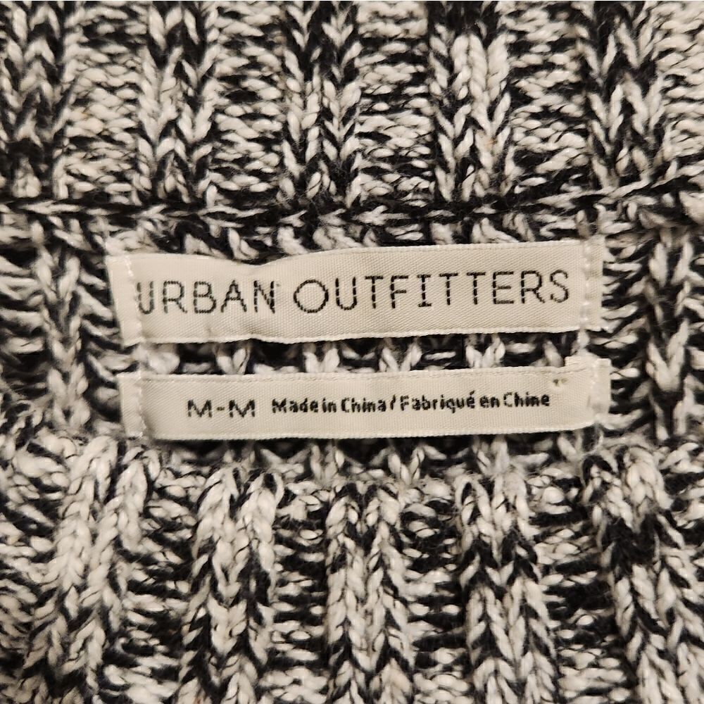 Urban Outfitters Chunky Knit Sweater Medium Black White Grey Longsleeve Pullover - Picture 5 of 6
